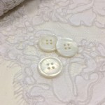 Пуговицы костюмные белые 1.8 мм