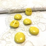 Пуговицы пластиковые желтые 2 см