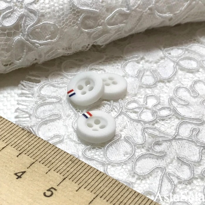 Пуговицы рубашечные белые с флагом 1.2 см